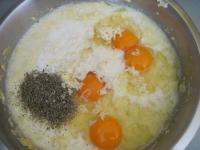 Kartoffeln schälen, waschen und reiben. Eier,...