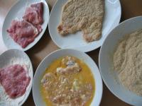 Schweinskarree unter fließendem Wasser abwaschen,...