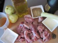 Fleisch waschen und in kleine Stücke schneiden....
