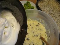 Butter, Zucker und Eigelbe schaumig schlagen. Den...