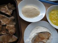 Haifischsteaks zuerst im glatten Mehl wenden,...