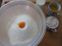Fürs Dampfl Hefe mit warmer Milch, Zucker und 1...