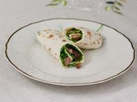 Mariniertes Fleisch mit Rucola und in Tortilla...