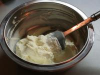 Butter auf Raumtemperatur weich werden lassen, sie...