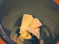 Butter in Scheiben schneiden, damit schneller...