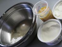 Für den Belag Schmand mit Puddingpulver, Zucker,...