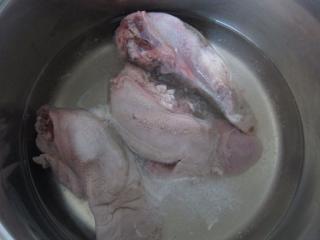 Kochen von Schweinezungen