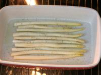 Spargel putzen, Ende(cca 1,5 cm) abschneiden. Sie...