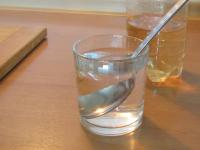 Essig in lauwarmes Wasser geben und gut...