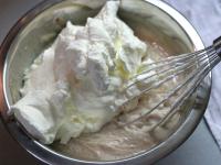Die Creme bereiten wir so vor, dass wir Zimtzucker...