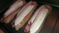 Auf die Roulade Speckscheiben legen. Mit bisschen...