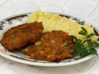 Noch warme Kürbis-Fleischlaibchen zusammen mit...