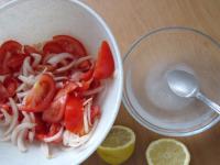 Zucker und Salz ins Wasser fügen und mischen....