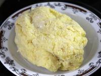 Aus angegebenen Zutaten Kartoffelteig auf dem...