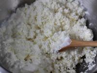 Quark, Sahne, Zucker, Zitronenschale und Stärke...