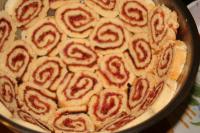 Roulade in Scheiben ca. 1 cm dick schneiden und...