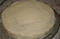 Die Torte mit der restlichen Creme bestreichen und...