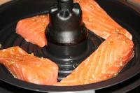 Den Lachs gleichmäßig auf den oberen Teil von...
