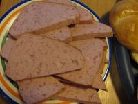 Hackbraten in Scheiben schneiden, so dass eine...
