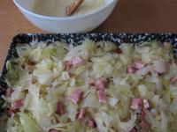 Krautmasse auf dem Kartoffelteig verteilen…...