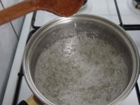 Zucker 15 Minuten im Wasser zerkochen, bis ein...