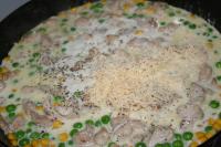 Mit Sahne aufgießen, zerdrückten Knoblauch und...