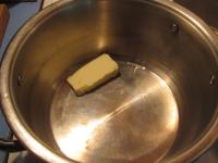 In einem Topf Butter auftauen lassen und Kohlrabi...