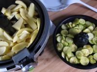 Zucchini in mit Öl eingefetteter Pfanne Actifry...