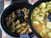 Zucchini mit der Mischung begießen....