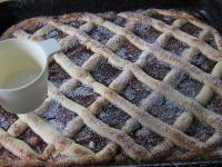Gebackenen Kuchen mit Zucker bestäuben und...