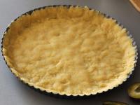 Kuchenform mit Butter einfetten und den Teig...