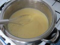Unter ständigem Rühren ca. 10 Minuten kochen. In...