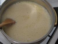 Milch vermischt mit Puddingpulver dazugeben. ...