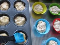 Die Muffins mit zerschlagenem Ei bestreichen und...