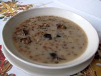 Jeder kann die Suppe beim Servieren nach Geschmack...