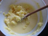 Pudding zusammen mit Eierlikör beigeben, steif...