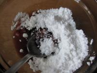 Die Marmelade mit dem Zucker vermischen und die...