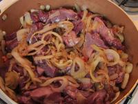 ... und die Braten zugeben. 10 Minuten rösten....