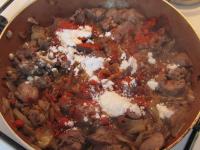 Wasser zugießen, Paprika und Maisstärke...