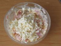 Zum Schluss den grob geriebenen Käse...