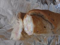 Mit der Füllung das Baguette füllen und in die...