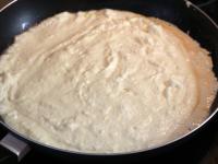 Man backt nach und nach 4 Kuchen. Die Pfanne...