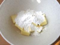 Butter mit dem Zucker cremig rühren....