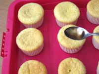 Jeden Muffin nun mit Rum (1 Teelöffel pro Stück)...