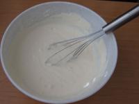 Den Quark mit Zucker, Milch und Puddingpulver...