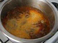 Mit gequirlten Eier eindicken....