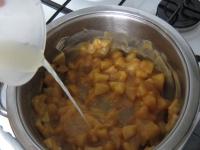 Frischen Zitronensaft untermischen. ...