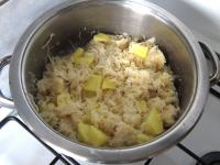 Sauerkraut zu den Kartoffeln geben, vermischen und...
