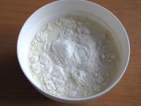 Mehl in Milch vermengen....