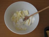 Butter mit dem Zucker schaumig rühren und … ...